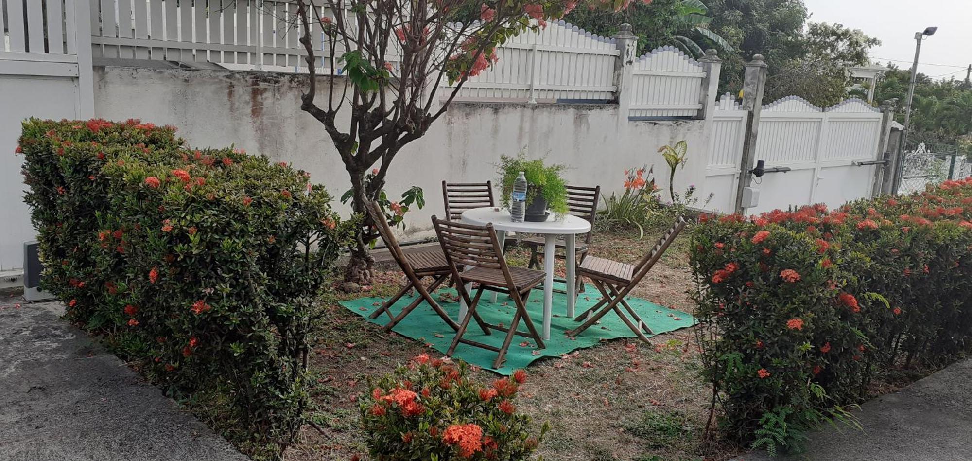 Le P'Tit Nid Cocodydy Apartment Baillif Exterior foto
