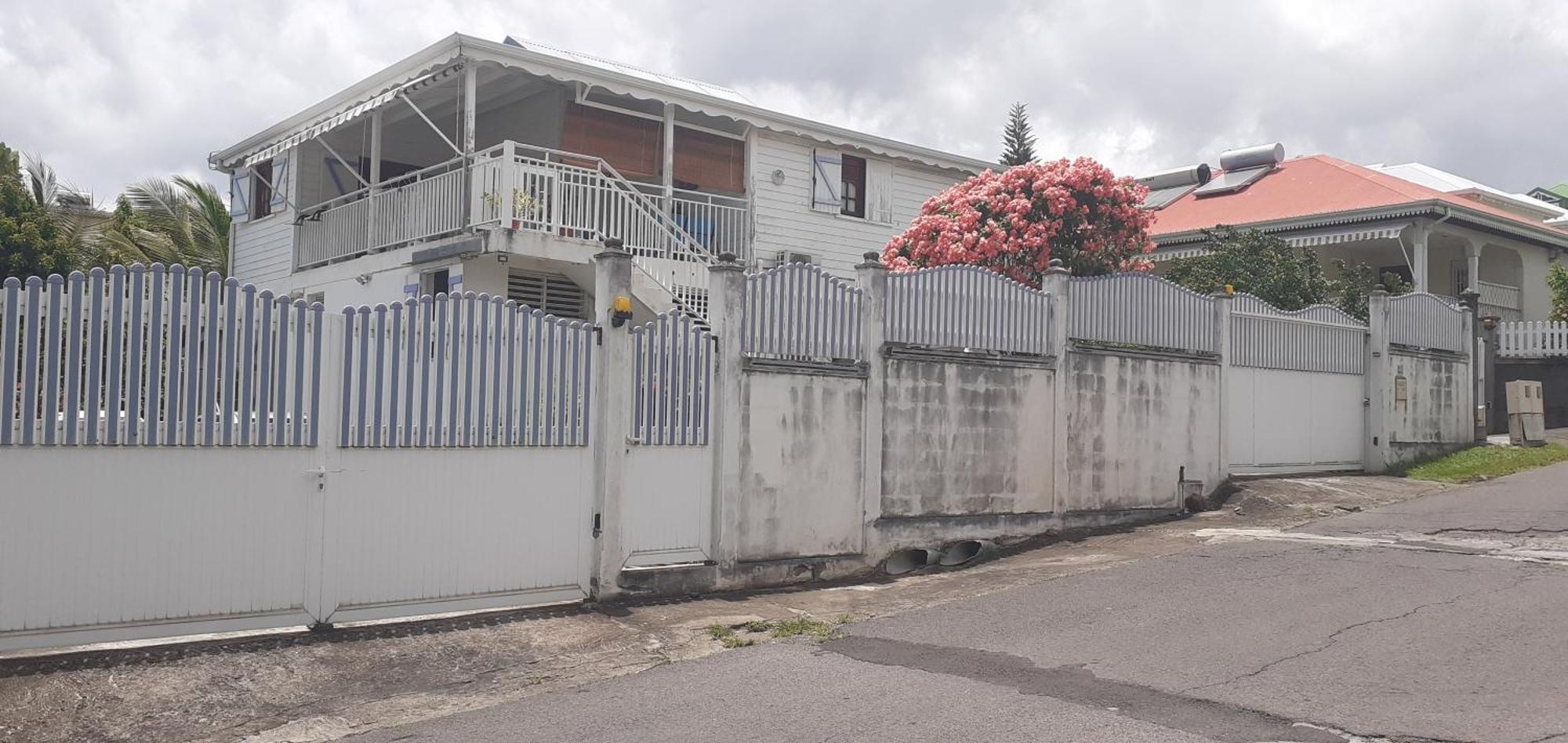 Le P'Tit Nid Cocodydy Apartment Baillif Exterior foto